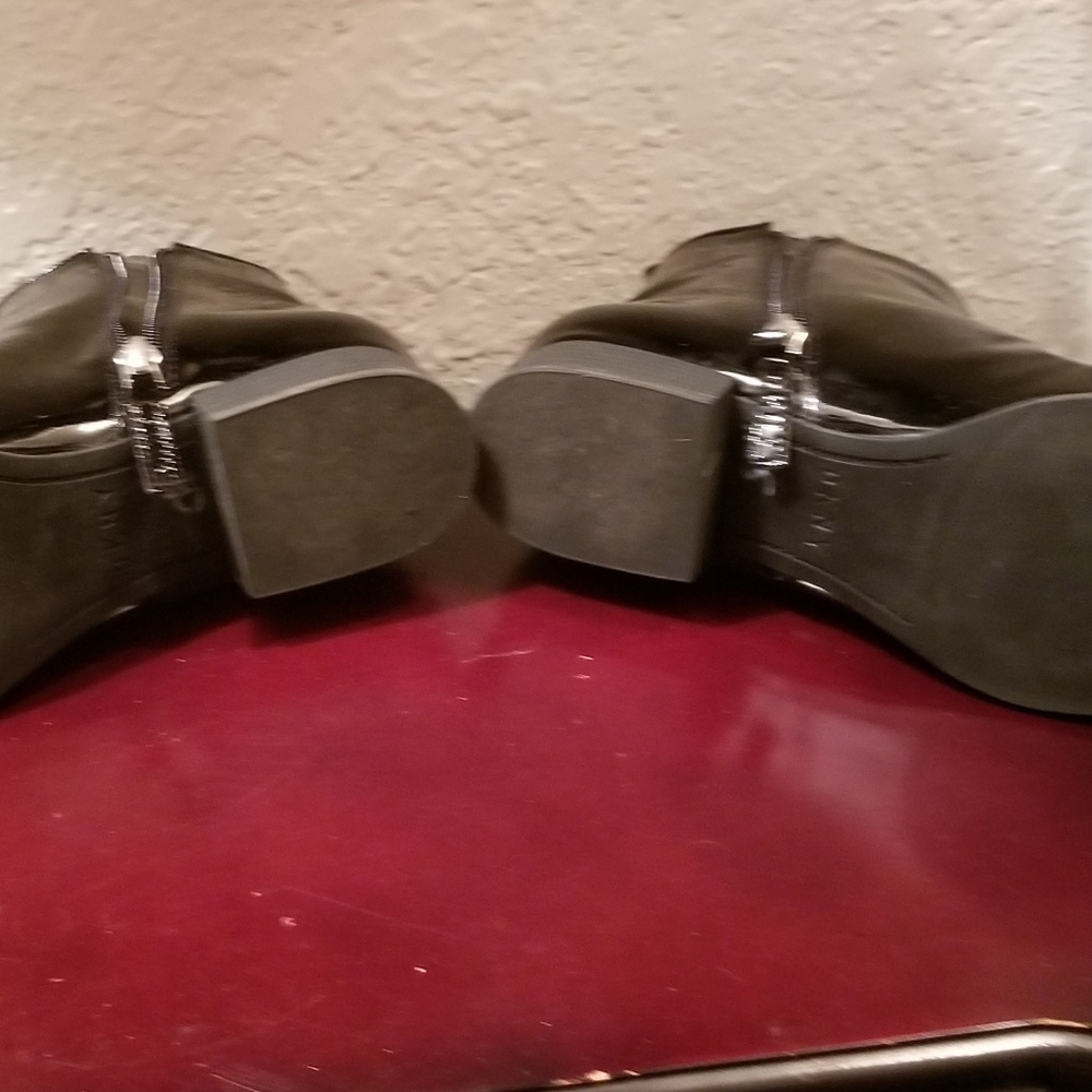 Boots - Picture 3 of 5